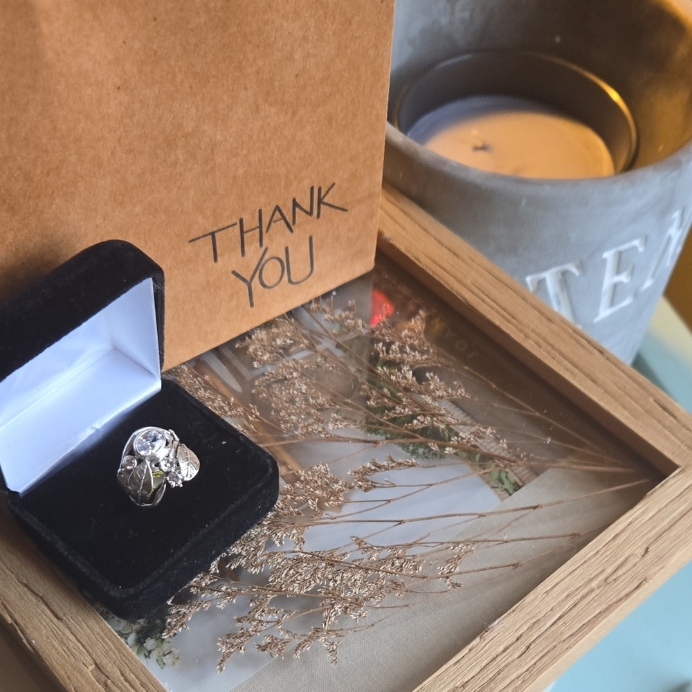 Elegant Silver Ring with Clear Gemstone